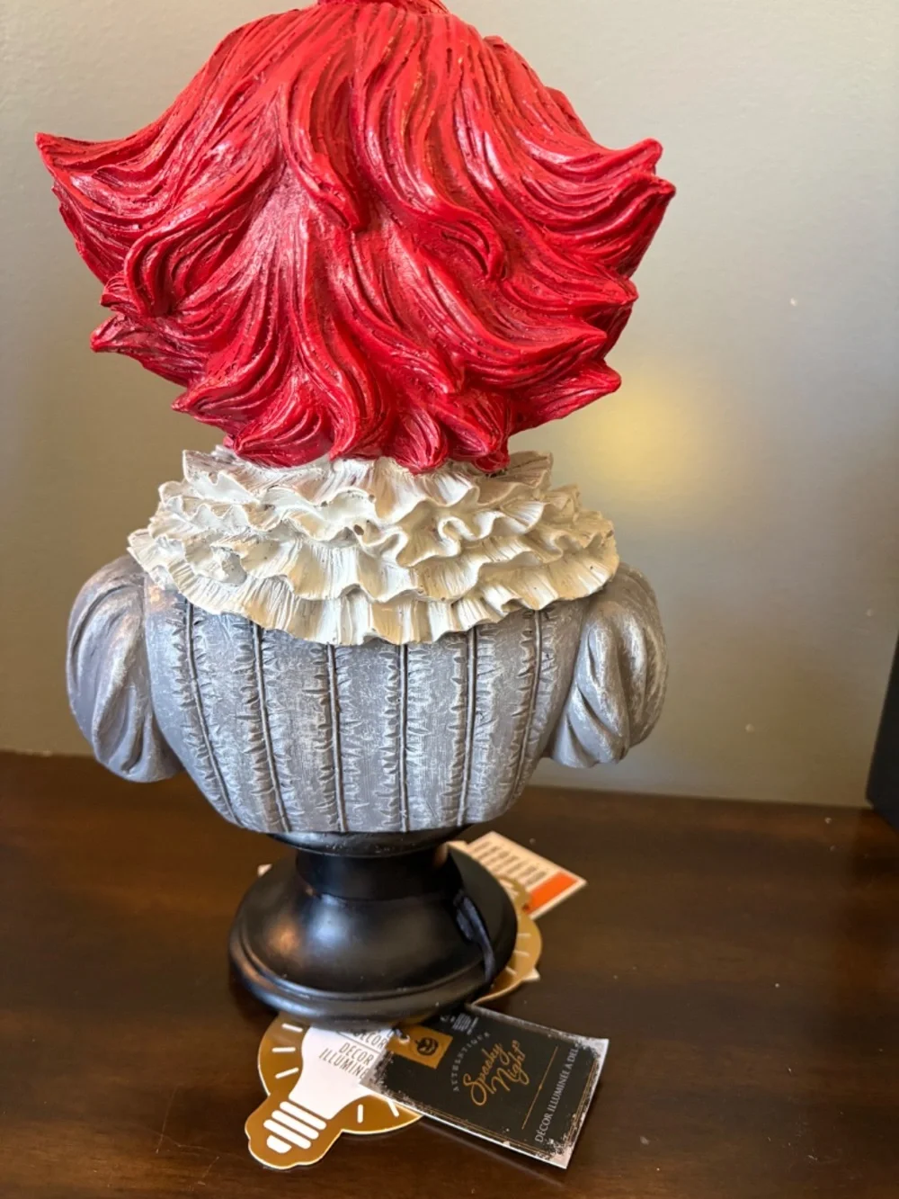 BNWT Halloween Spooky Nights Pennywise Bust Light Up Eyes